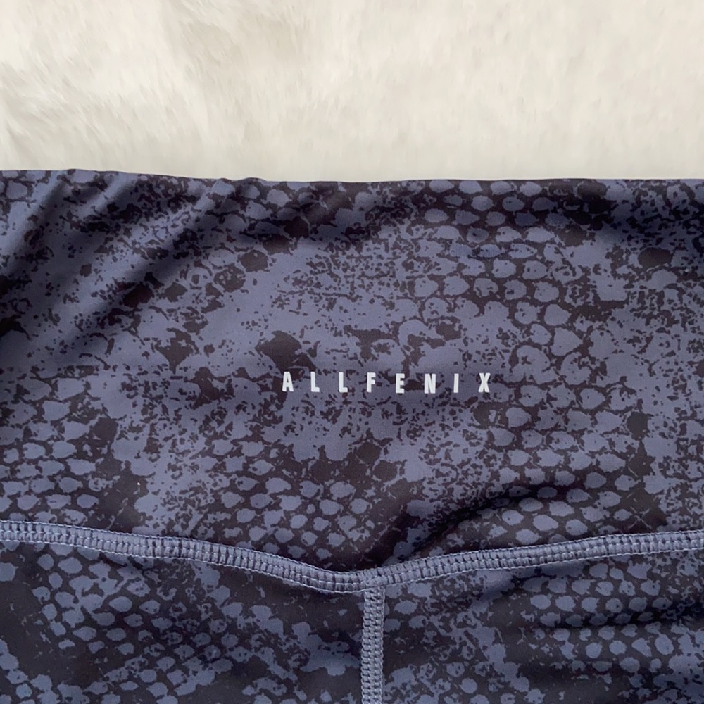 New All Fenix Anthropologie Navy Snake Leggings - Picture 9 of 9